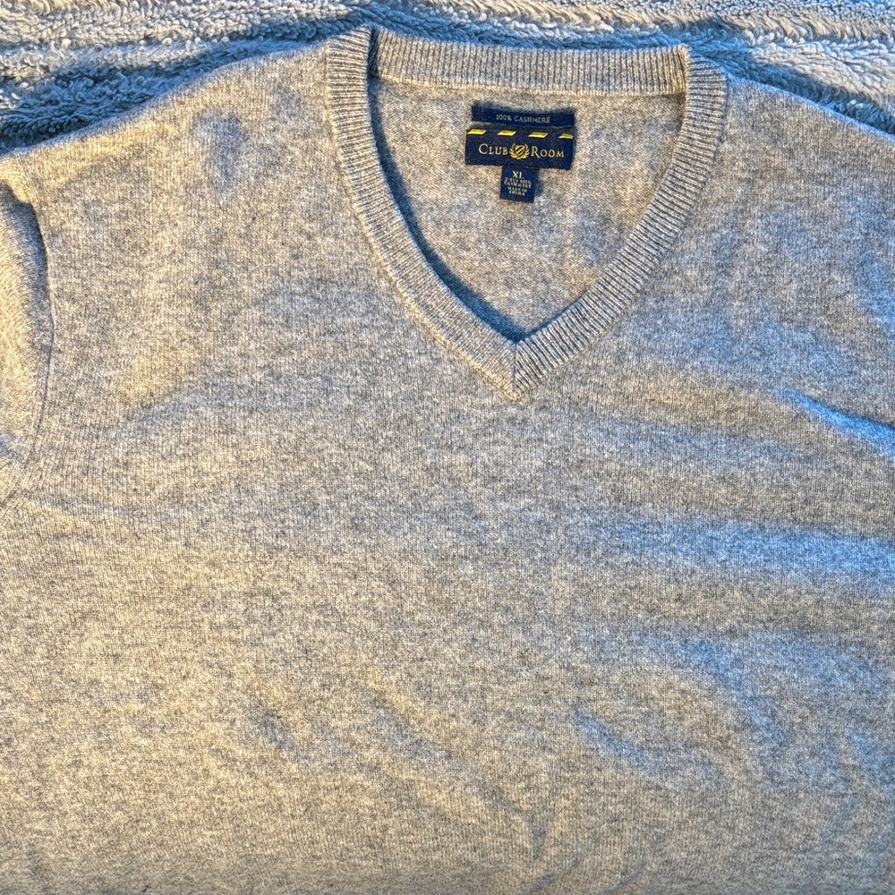 Club Room Men's Light Gray V-Neck Sweater